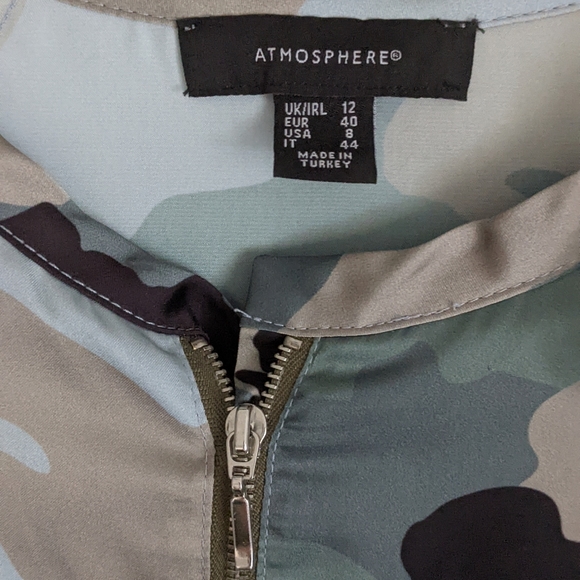 Blue camouflage bomber jacket. Size 8. - Picture 5 of 6